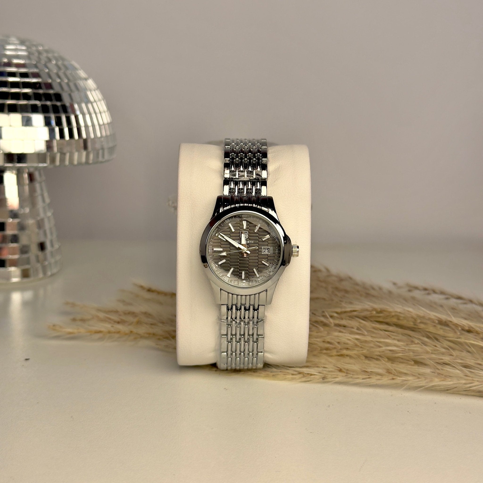 Gold-Toned Rectangular Reloj with Black Strap