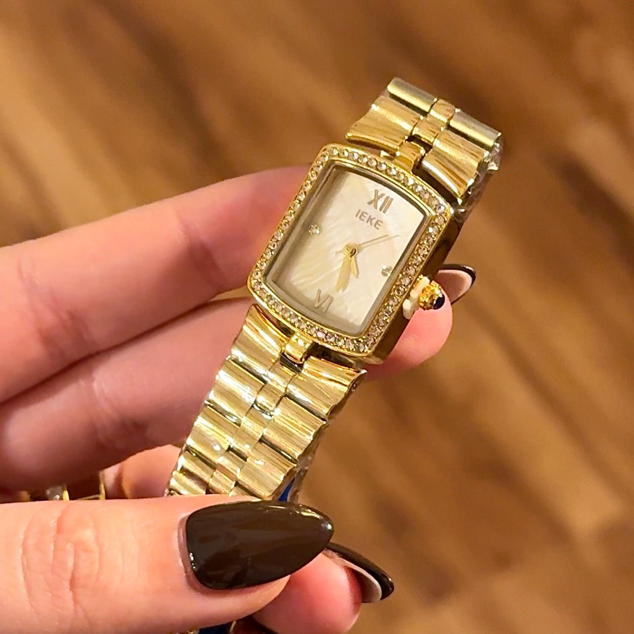 Avivonne Reloj