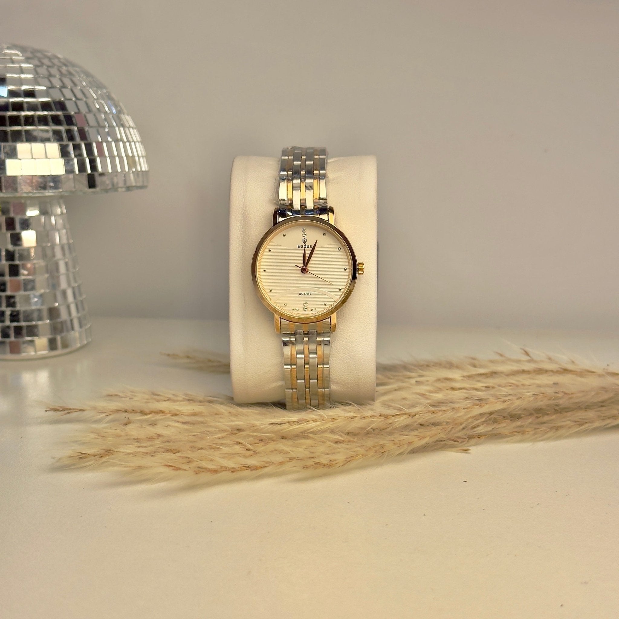 Rose-Gold : WATER RESISTANT Reloj